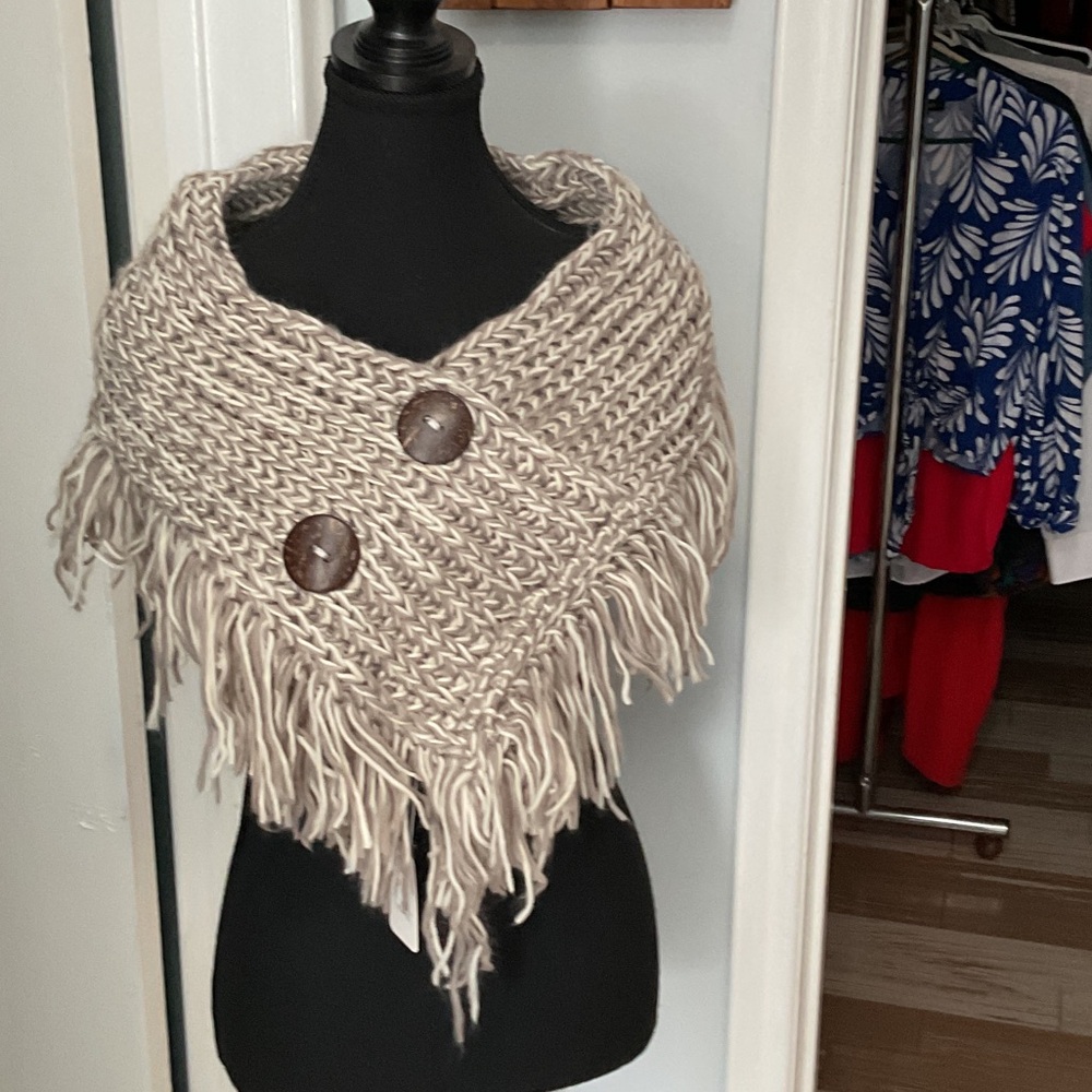 P459. Cozy Ivory Knit Fringe Poncho with Button Detail NWtT